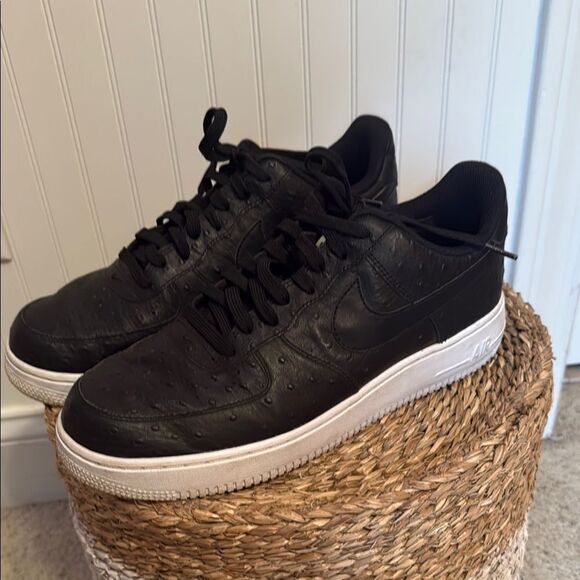 Nike Air Force 1 Low 07 LV8 Black Obsidian Ostrich Leather Sz 10.5 718152-009 - Picture 2 of 8